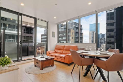 Southbank Vista Apartment - Tap to explore photos