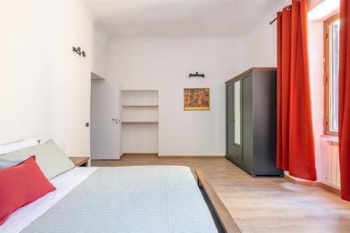 Elegant Ostiense Suite - Tap to explore photos
