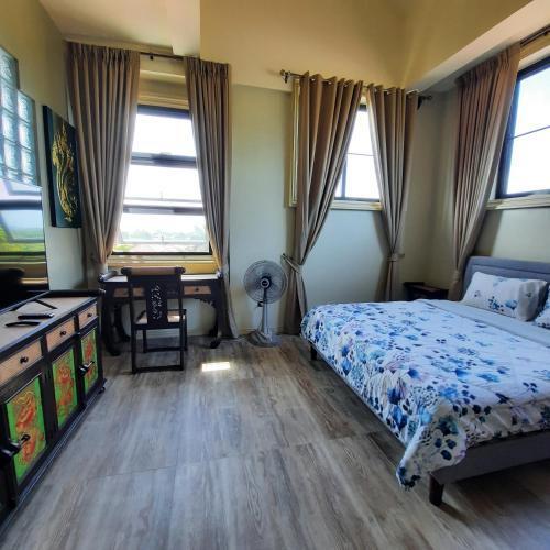 Naiharn high view villa - Tap to explore photos