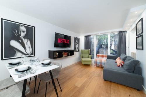 Unique Notting Hill Garden Apartment near Portobello - Tap to explore photos