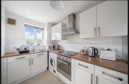 Charming Apartment close to Central London - Tap to explore photos