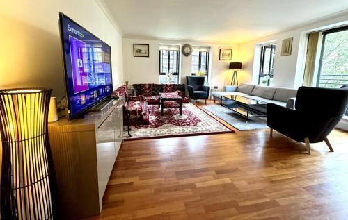 Cityscape Haven in Central London - Tap to explore photos