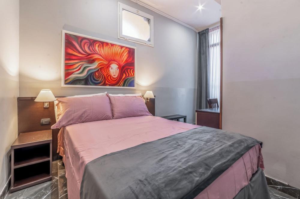 Rome in Love B&B - Termini Train Station Room Type - Economy Double or Twin Room