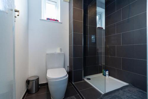 2 Bed Maisonette with free parking. South Norwood - Tap to explore photos
