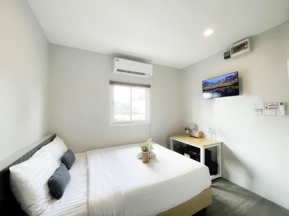Deco Lux Hotel Room Type - Standard Shared Bathroom