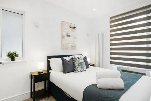 Three Bed Apt with Private Garden&Parking