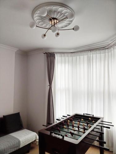 New refurbished one bed flat in the West London - Tap to explore photos