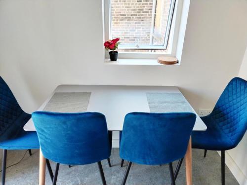 New refurbished one bed flat in the West London - Tap to explore photos