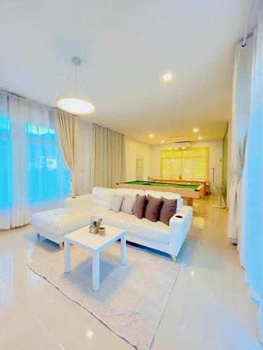 Victoria Poolvilla Pattaya by Chon - Tap to explore photos