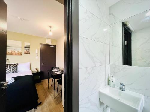 Luxury flats in central London, ideal for tourists - Tap to explore photos
