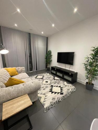 Stylish London 2Bedroom Apartment - Tap to explore photos