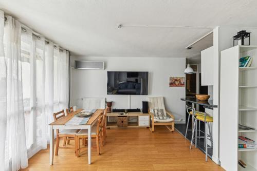 Chic and comfortable apart with balcony - Tap to explore photos