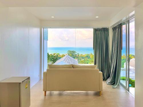 Villa V2 Hillside Infinity Pool Modern Villa with Sunset Ocean Views - Tap to explore photos