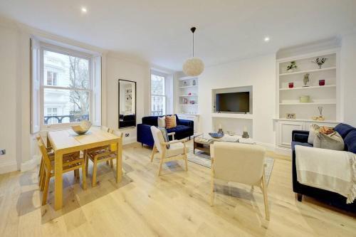 Stunning Hyde Park Apartment - Tap to explore photos