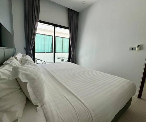 Utopia - the best condo project at Naiharn - Tap to explore photos