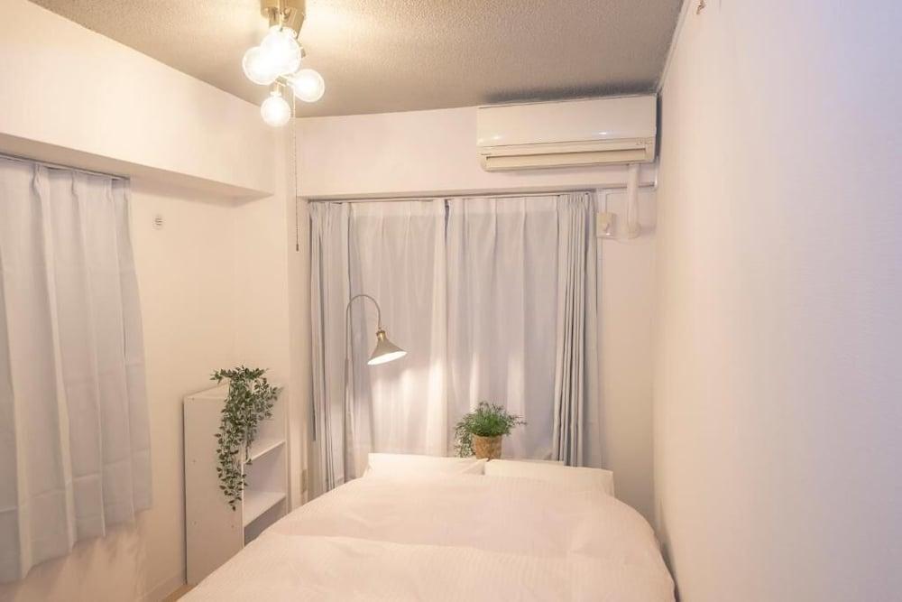 HANAYADO SHINJUKU Room Type - Economy Quadruple Room, Balcony, City View HANAYADO SHINJUKU Room Type - Economy Quadruple Room, Balcony, City View