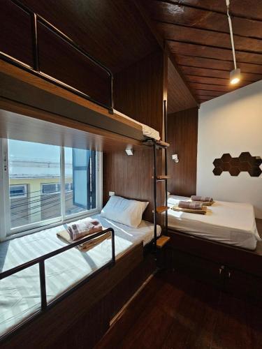 Seen Hostel Bangkok The Riverwalk Room Type - Family Room with Bathroom Seen Hostel Bangkok The Riverwalk Room Type - Family Room with Bathroom