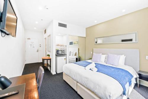 Budget Suite in Melbourne CBD on Spencer St! - Tap to explore photos