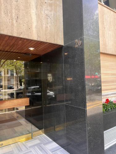 studio pour deux face a la tour Eiffel