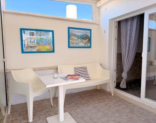 LA PERLA BIANCA Apartment - Near Train Station and Best Beaches with Amazing Sunsets - Tap to explore photos