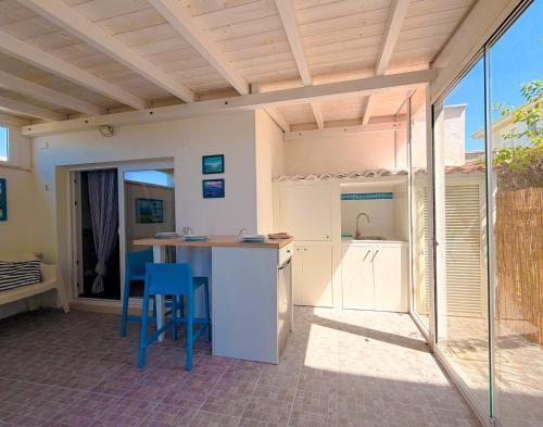 LA PERLA BIANCA Apartment - Near Train Station and Best Beaches with Amazing Sunsets - Tap to explore photos