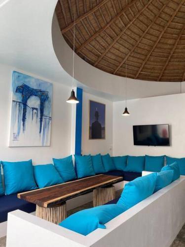 Magritte - Balinese Style Cosy Villa - Tap to explore photos