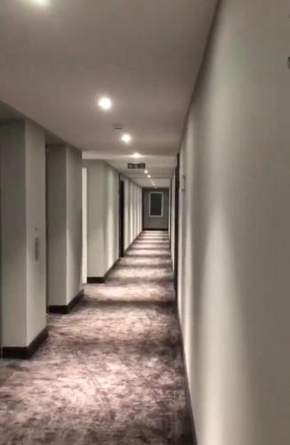 FEMALE ONLY Spare room with Gym & Spa Access - Tap to explore photos