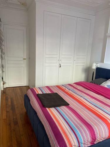Superbe appartement Paris 17ème 55m2 - Tap to explore photos