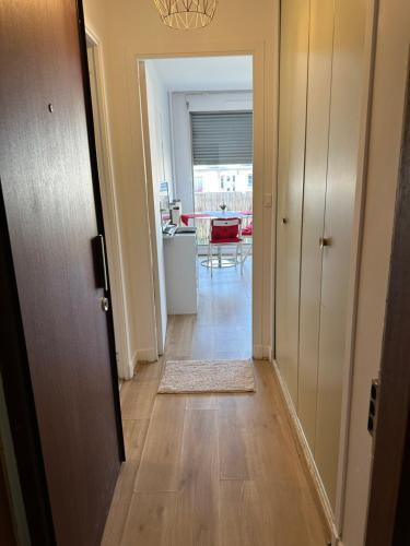 Duplex apartment in Paris metro Line 6 - Tap to explore photos