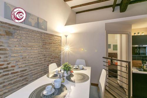 C M Via Veneto Sweet Apartment - Tap to explore photos
