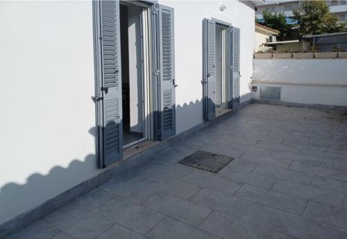 Holiday Homes Villetta Bianca - Tap to explore photos