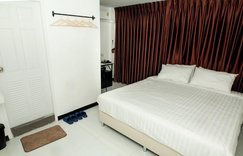 The Hostel Era Room Type - Superior Double Room, 1 King Bed