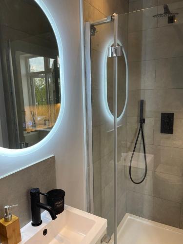 Luxury double room in modern renovated house - Tap to explore photos