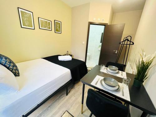 London Caledonian Top Studios close to Camden & Kings Cross - Tap to explore photos