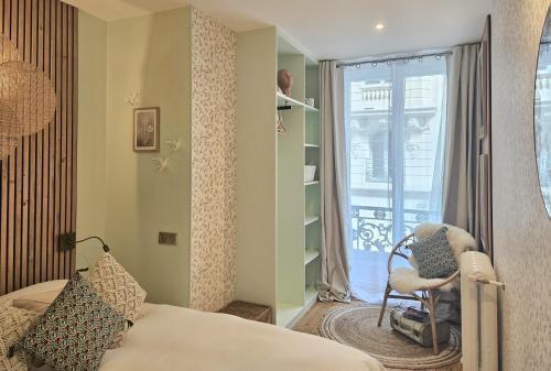 Chic Apartment By Capucine - Grands Magasins - Tap to explore photos