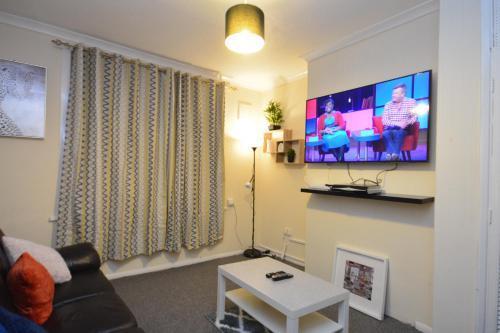 Beautiful Two Bedroom Apt near London O2 Arena - Tap to explore photos