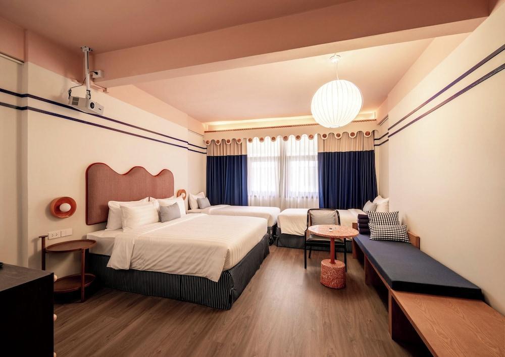 Blu Dock Restel Bangkok Room Type - Deluxe Quadruple Room, Private Bathroom
