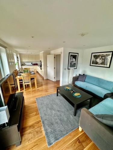 Large, family friendly 3-bed flat in Wood Green - Tap to explore photos