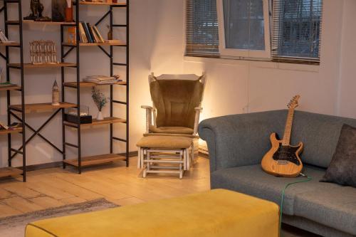 Room in a digital nomad house 104 - Tap to explore photos