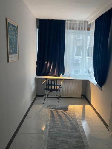Room in a digital nomad house 107 - Tap to explore photos