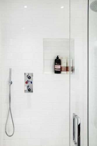 Stylish air-con flat in the heart of Covent Garden - Tap to explore photos