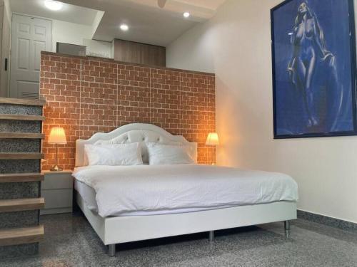 Studio Eliza Room Type - One-Bedroom Apartment