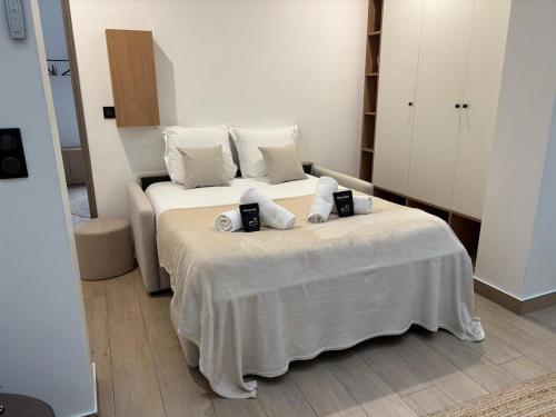 Bluestay 287 - Superbe appartement à Paris 17 - Tap to explore photos