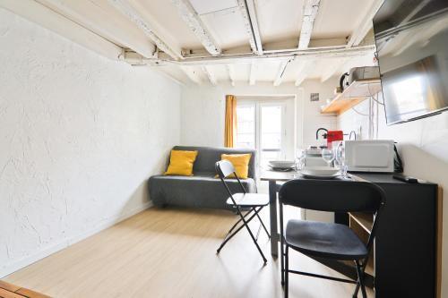 Studio Appartement Quartier Saint-Michel Notre-Dame 3 Free Netflix - Tap to explore photos