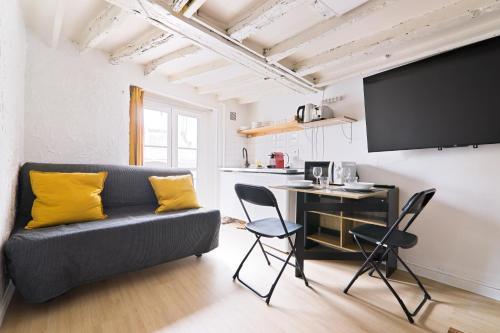 Studio Appartement Quartier Saint-Michel Notre-Dame 3 Free Netflix - Tap to explore photos