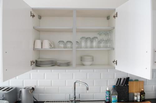Two bedroom house in Stratford East London - Tap to explore photos