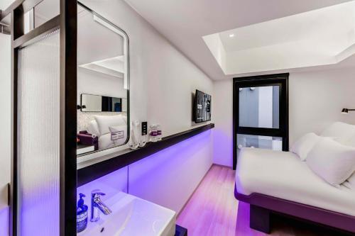 YOTEL Tokyo Ginza - Tap to explore photos