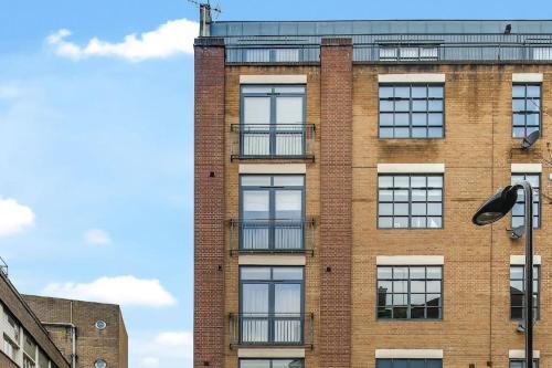Spacious modern flat in the heart of Shoreditch - Tap to explore photos