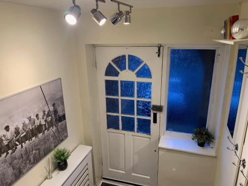 Contractor & Family Friendly House Romford - Tap to explore photos