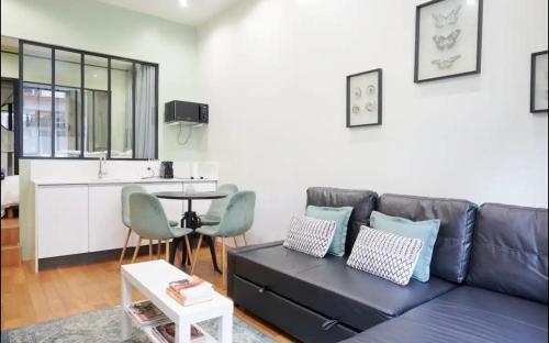 VERY CHARMING AND COSY FLAT, center of Paris - Tap to explore photos